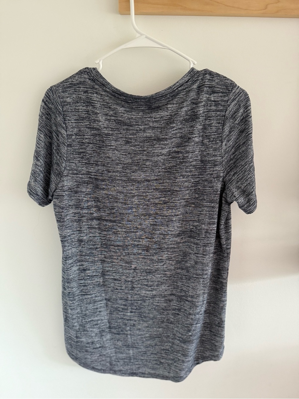 Athleta Breezy Scoop V-Neck Tee T-Shirt Gray Women’s Medium Stretch - Picture 6 of 6
